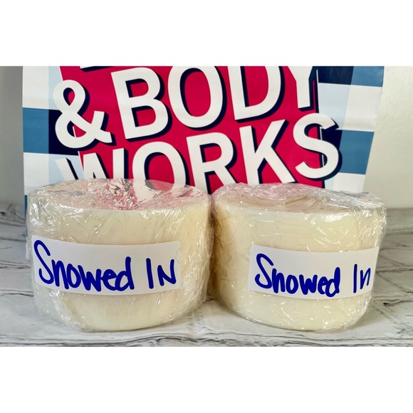 Bath & Body Works Snowed In Candle - Picture 3 of 5